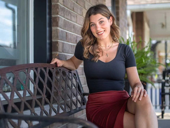 Windsor pop singer hopes to win L.A. performance opportunity